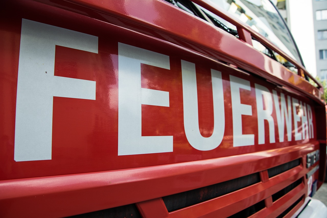 Rettung der HÃ¼ndin Cookie durch Feuerwehr in Giesing
